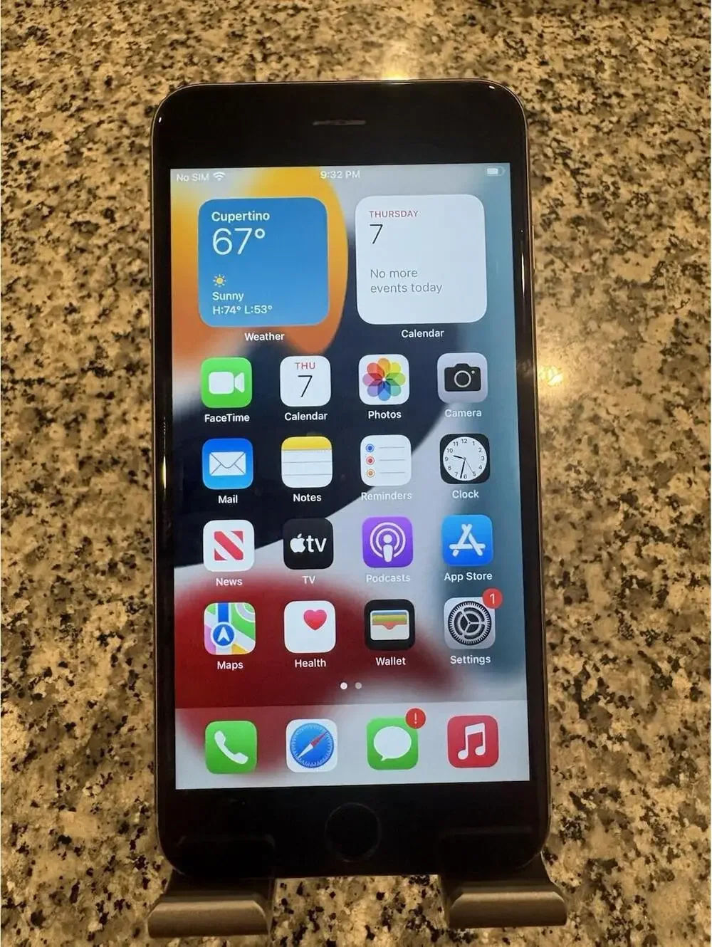 Apple iPhone 7 Plus - 16 GB - Black(Carrier Locked Cricket) Battery Health 80% O